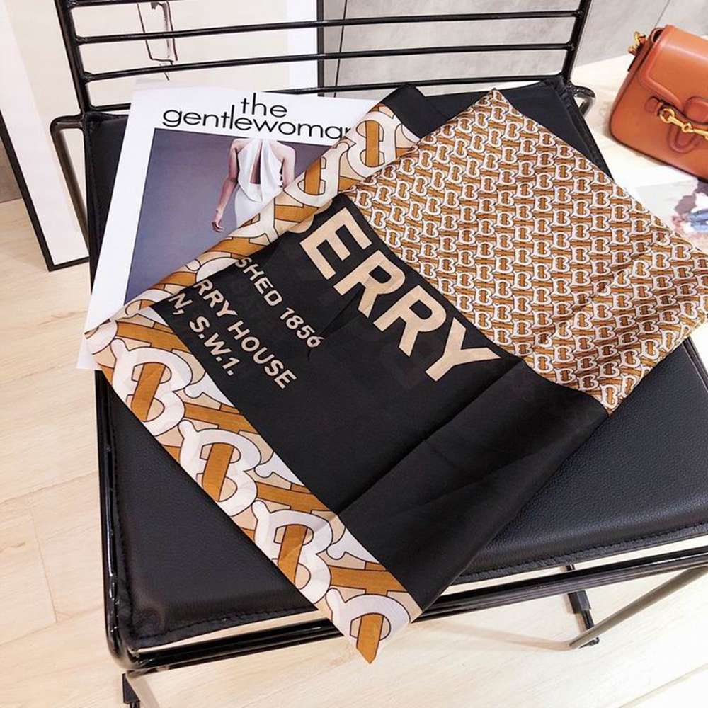 Bv*b*rry Scarf